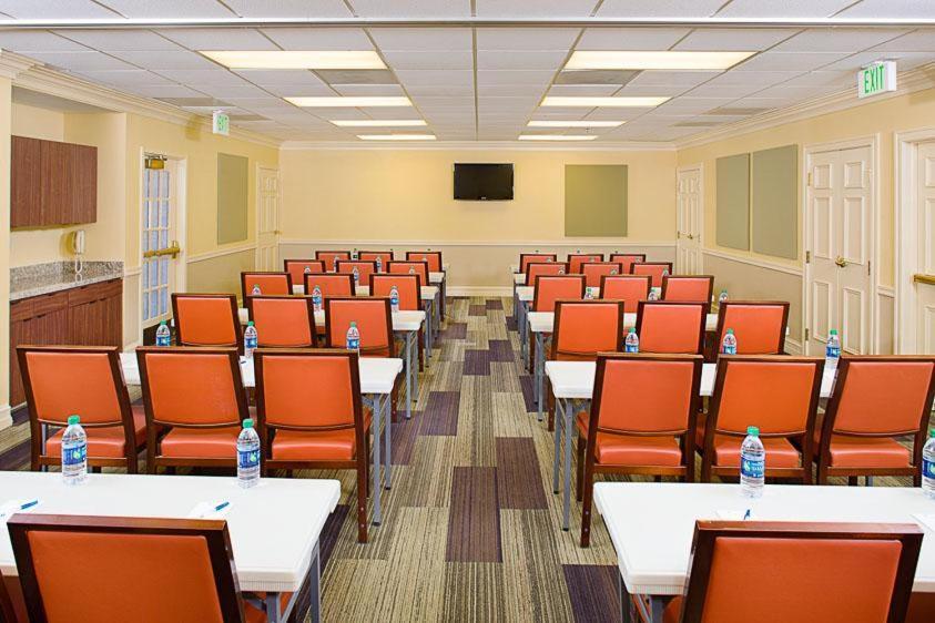 Hyatt House Lax Manhattan Hotel 3*