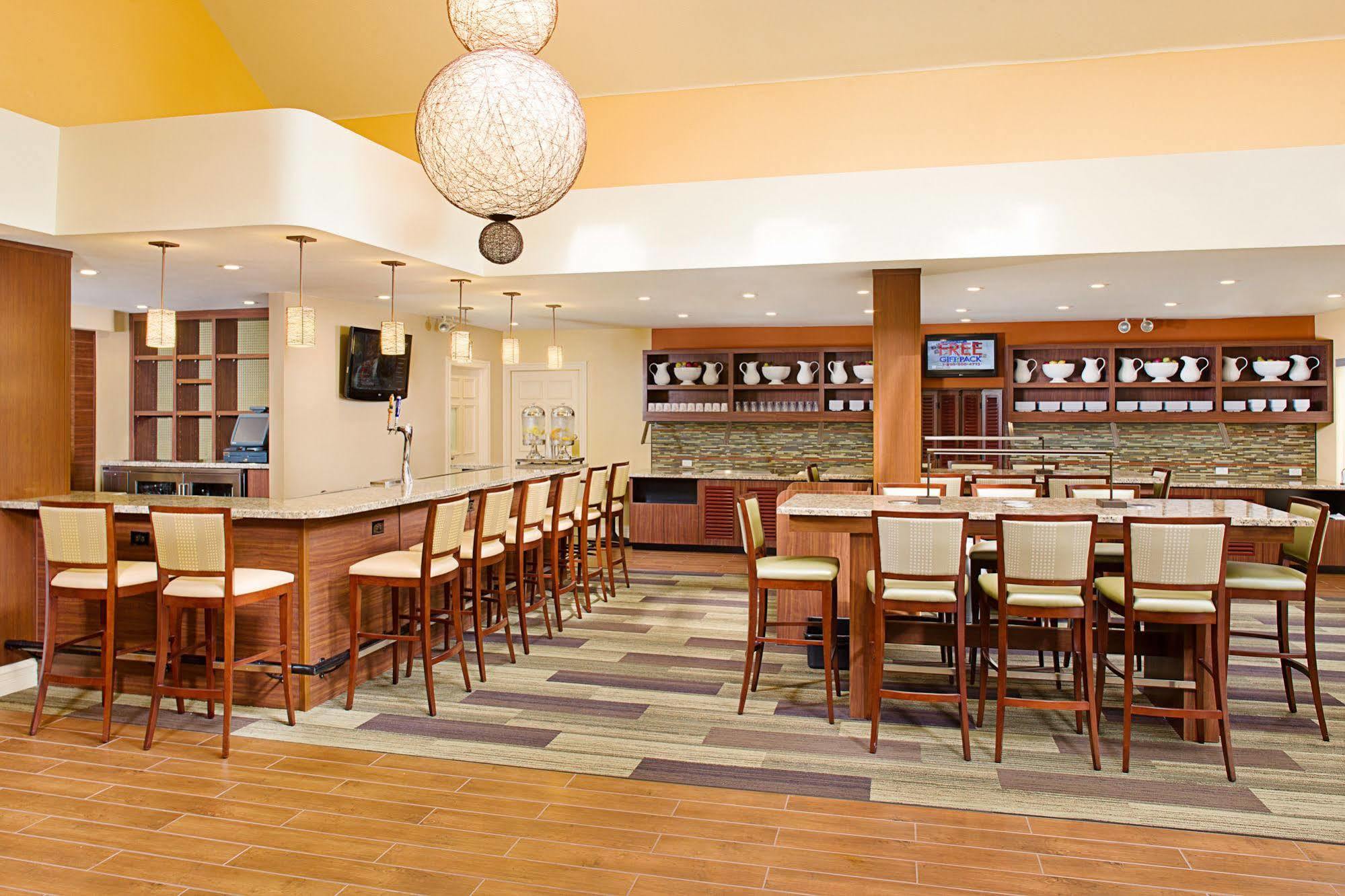 Hyatt House Lax Manhattan 3*